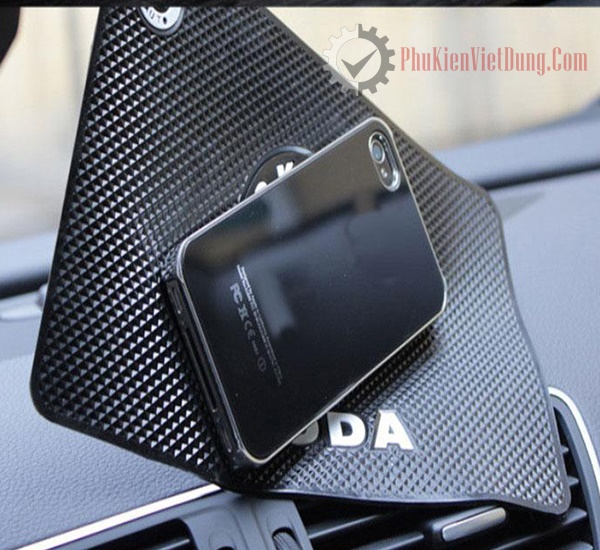 Tấm chống trượt đặt taplo xe hơi in logo hãng xe