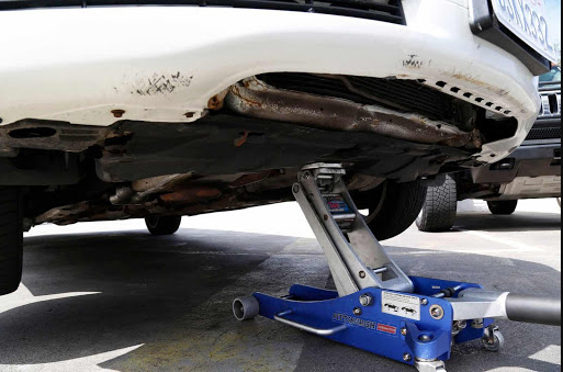 Cách kích gầm xe ô tô như nào cho an toàn