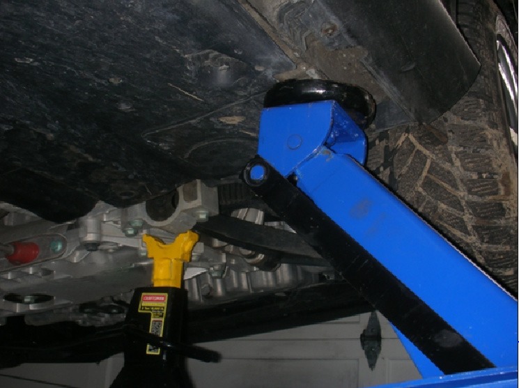 Cách kích gầm xe ô tô như nào cho an toàn