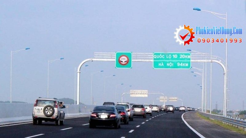 5 bí quyết lái xe an toàn trên đường cao tốc