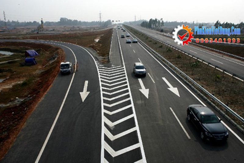 5 bí quyết lái xe an toàn trên đường cao tốc