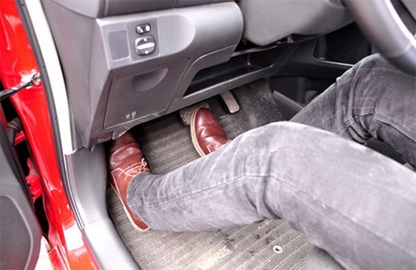 5 thói quen tai hại của tài xế khiến ô tô "ăn xăng" vô tội vạ