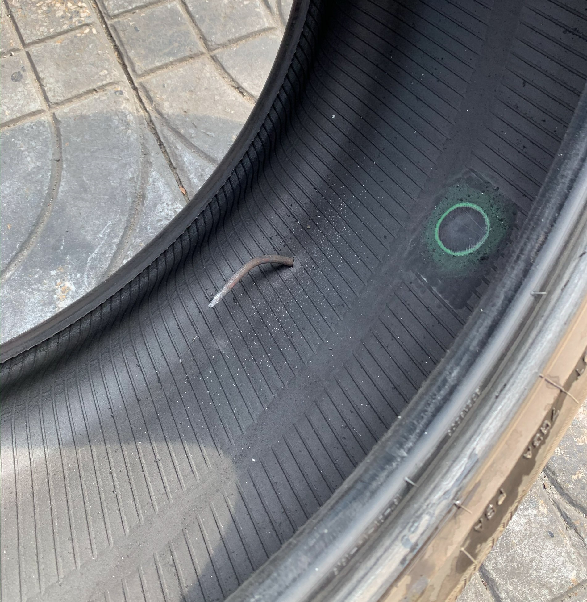 Những dấu hiệu cho thấy cần phải thay lốp xe ô tô