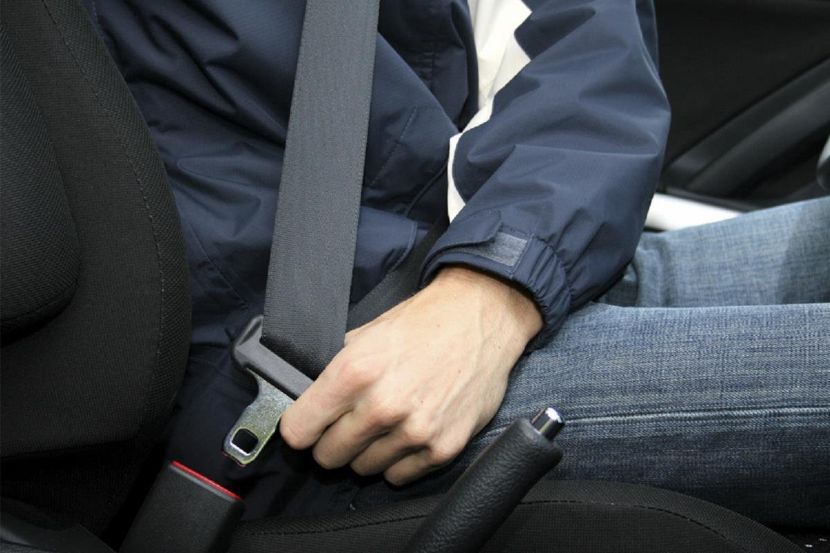 Những tính năng an toàn cơ bản trên ô tô mà lái xe thường quên lãng