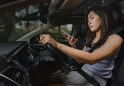 Những yếu tố gây mất tập trung khi lái xe và cách khắc phục
