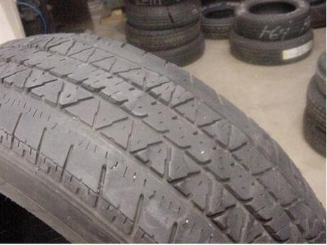 7 cách nhìn lốp ô tô đoán bệnh