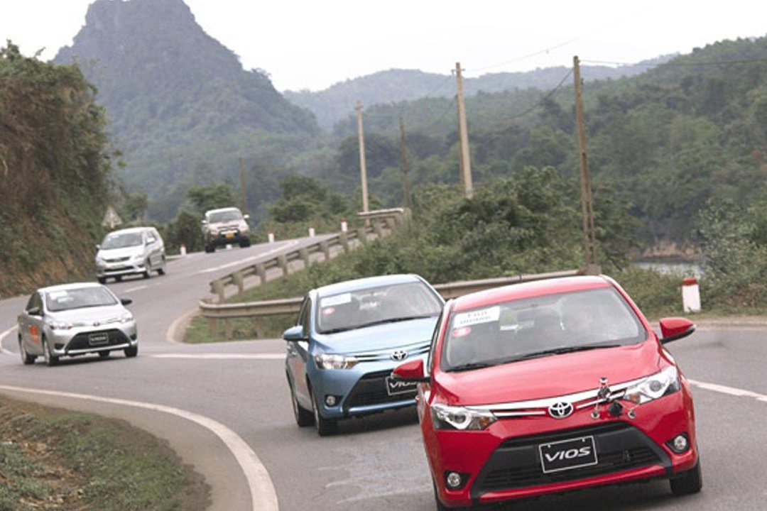 Kinh nghiệm lái xe số tự động đi qua đèo, dốc nguy hiểm