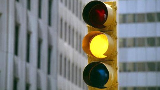 Lái xe ô tô như thế nào để không va chạm trên đường đông ngày lễ