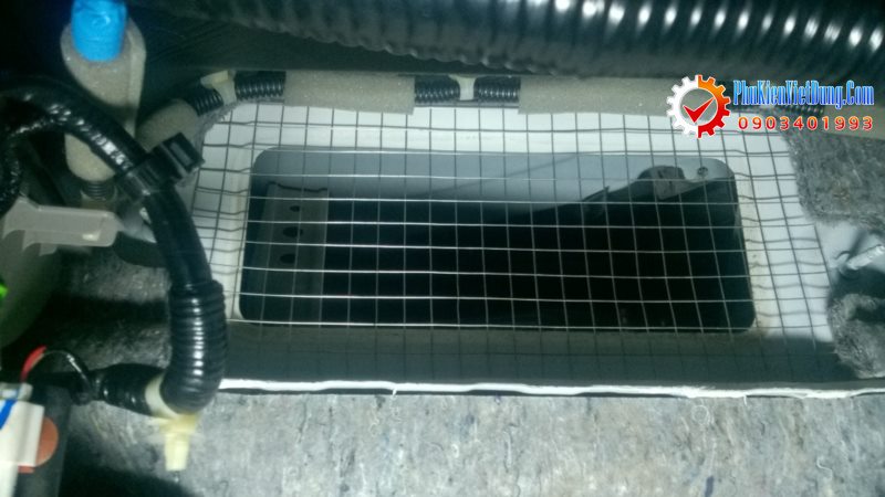 Lắp lưới chống chuột xe ô tô