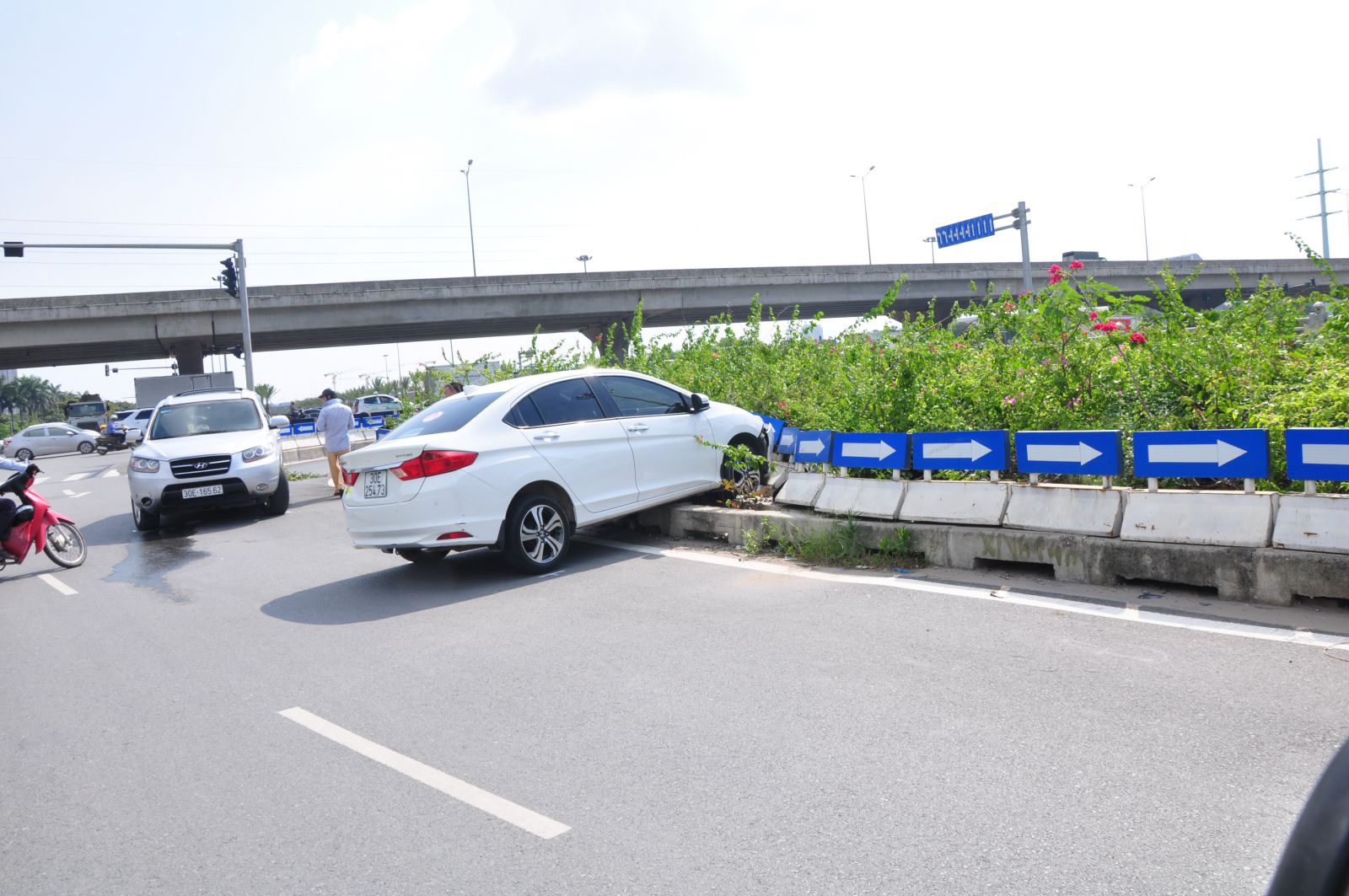 Những nguyên nhân xe ô tô mất lái và cách xử lý an toàn