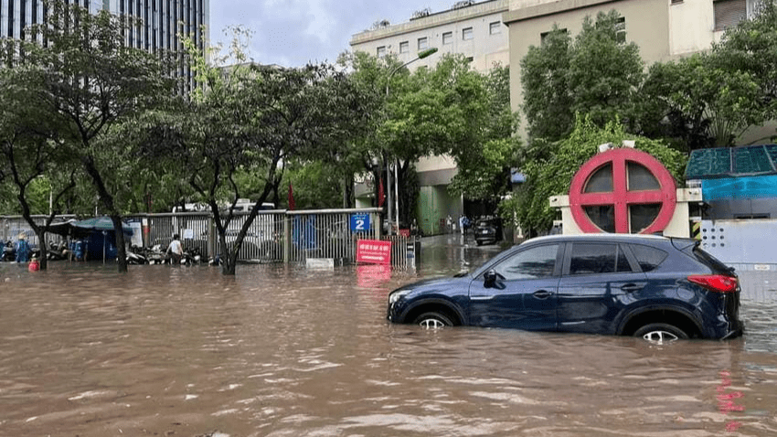 Những cách ứng phó thông minh giúp lái xe an toàn trong mùa mưa bão, sấm chớp