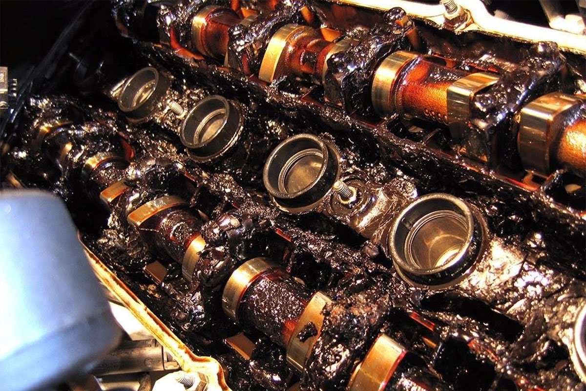 Ô tô bị bó máy chỉ vì 3 thói quen “chẳng đâu vào đâu” của chủ xe