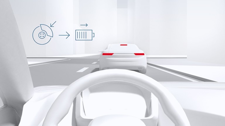 Xe điện khi đổ đèo có hệ thống hãm phanh (phanh số) như xe dùng xăng dầu không?