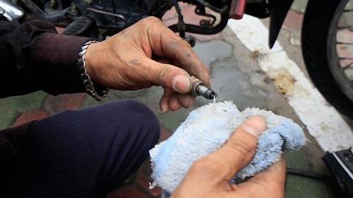 Xe máy để lâu không nổ được phải làm sao