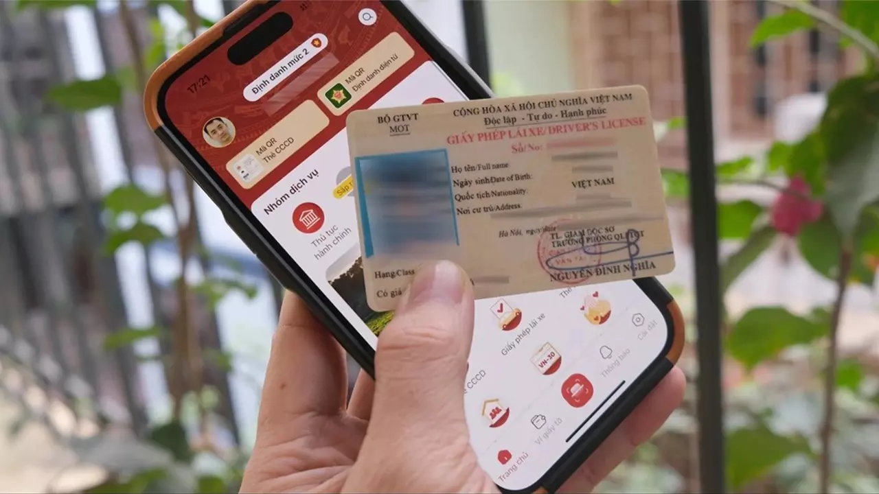Từ 1/7, người dân được xuất trình giấy phép lái xe thông qua ứng dụng VNeID