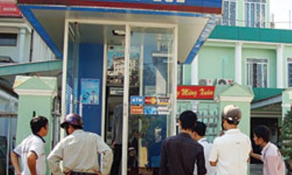 Kẻ gian đục trụ ATM Agribank trộm gần 1 tỉ đồng