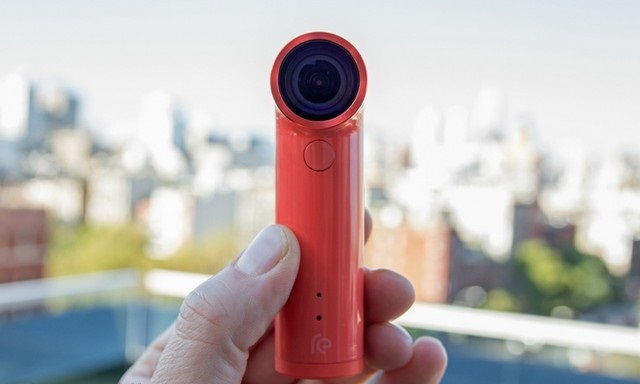 Camera cầm tay lạ lẫm giá 4,2 triệu đồng