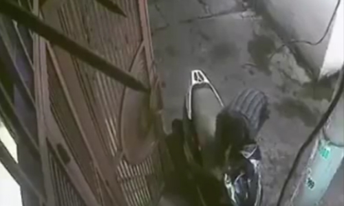 Trộm bẻ khóa xe Lead trong 3 giây bị camera giám sát ghi hình