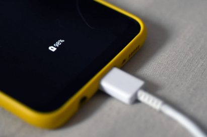 Nắng nóng không sạc iPhone theo cách này, Apple cảnh báo một lỗi mà rất đông người Việt đang mắc phải!