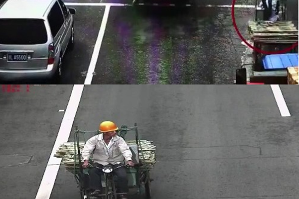 Hình ảnh người đàn ông chở xe 3 gác được camera giao thông ghi lại