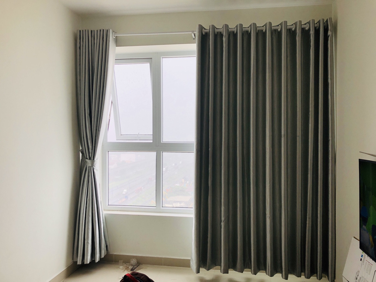 6. Sử dụng rèm che cửa sổ và cách nhiệt