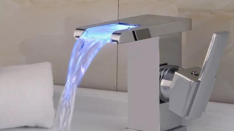 Vòi nước cảm ứng thông minh là gì? Có tốt không? Có nên mua hay không?