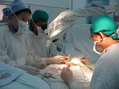 phẫu thuật dương vật tốn kém chi phí mà an toàn không cao