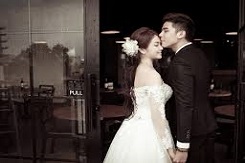 Váy cưới midi cho đám cưới thêm lãng mạn