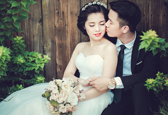 Mấu váy cưới mới xẻ đôi lựa chọn mới cho các cặp đôi