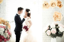 Chụp ảnh cưới phong cách đường phố bạn thử chưa