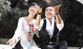 Chụp hình cưới theo phong cách cổ điển: trắng-đen
