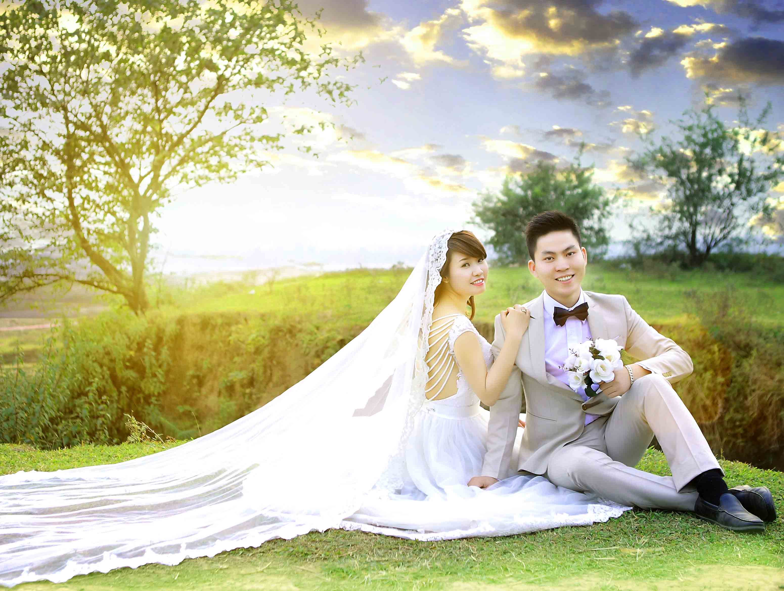 Kiểu tóc buông dài khiến cô dâu thêm sang
