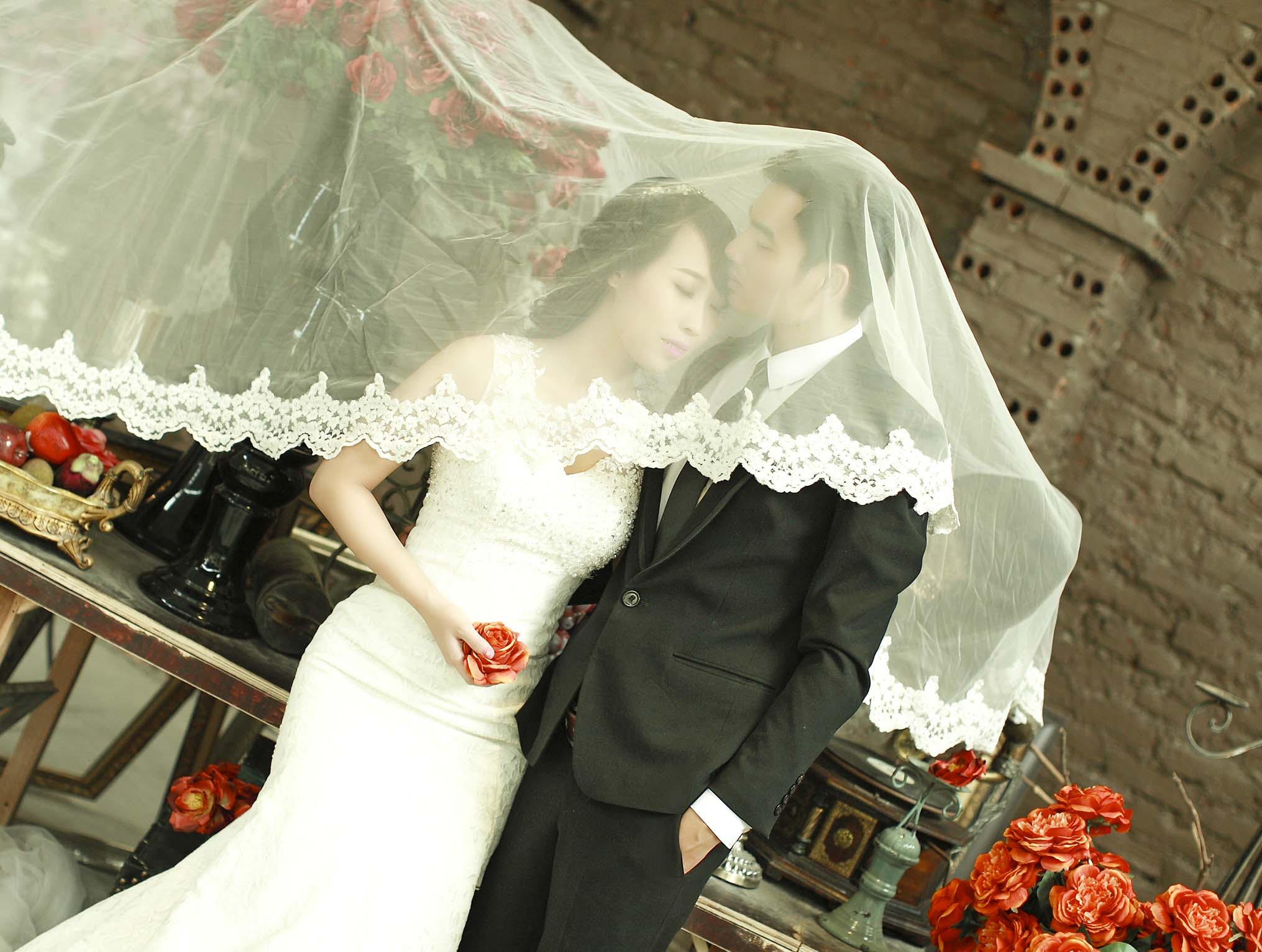 Cùng Ovy wedding- Áo cưới Hà Đông lựa chọn áo cưới cổ yếm kín đáo