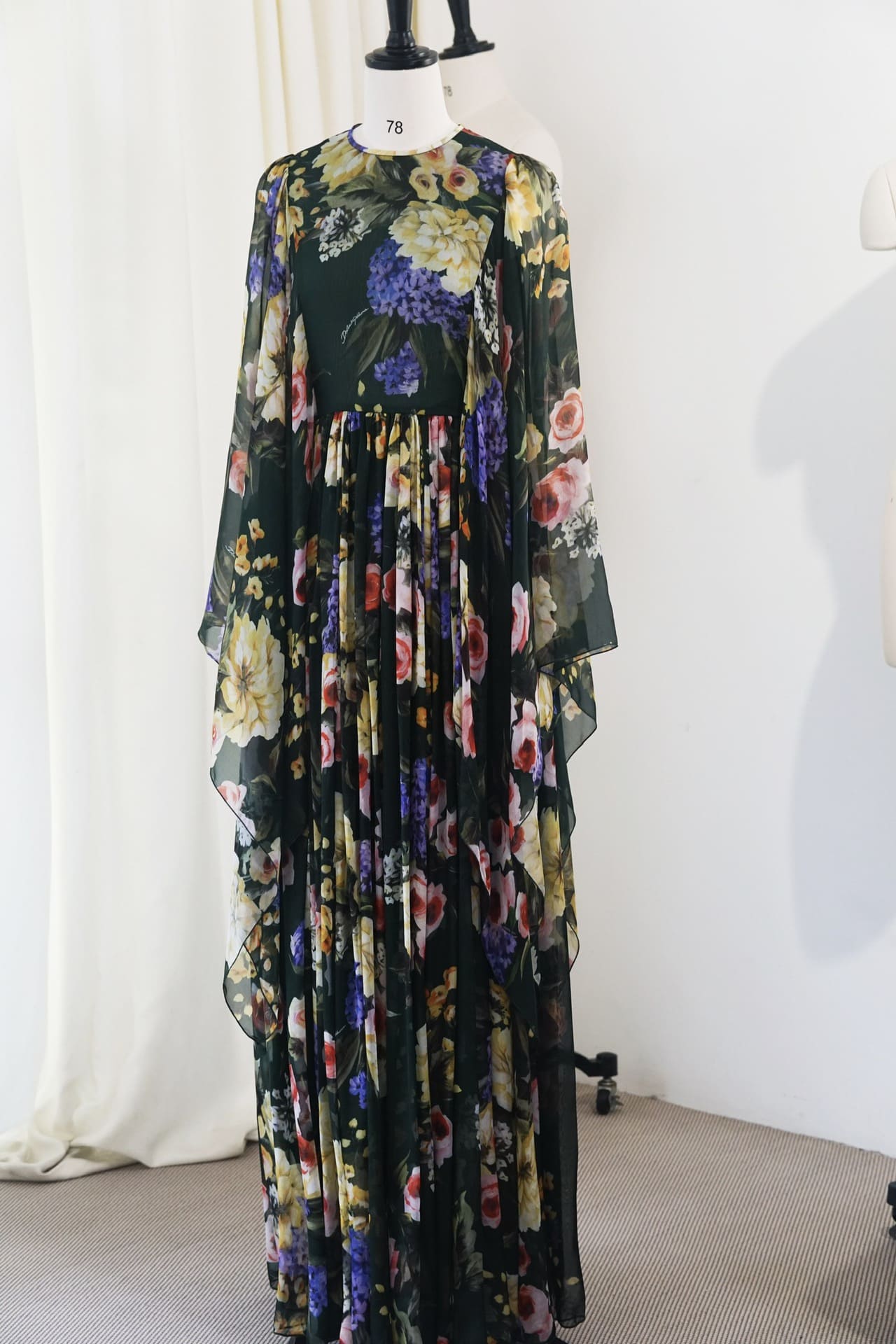 VÁY DOLCE & GABBANA BLACK BLUE FLORAL PRINT LONG DRESS High Classy