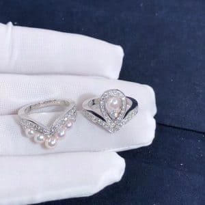 Nhẫn Chaumet Joséphine Aigrette kim cương và ngọc trai nuôi cấy Akoya vàng trắng 18K