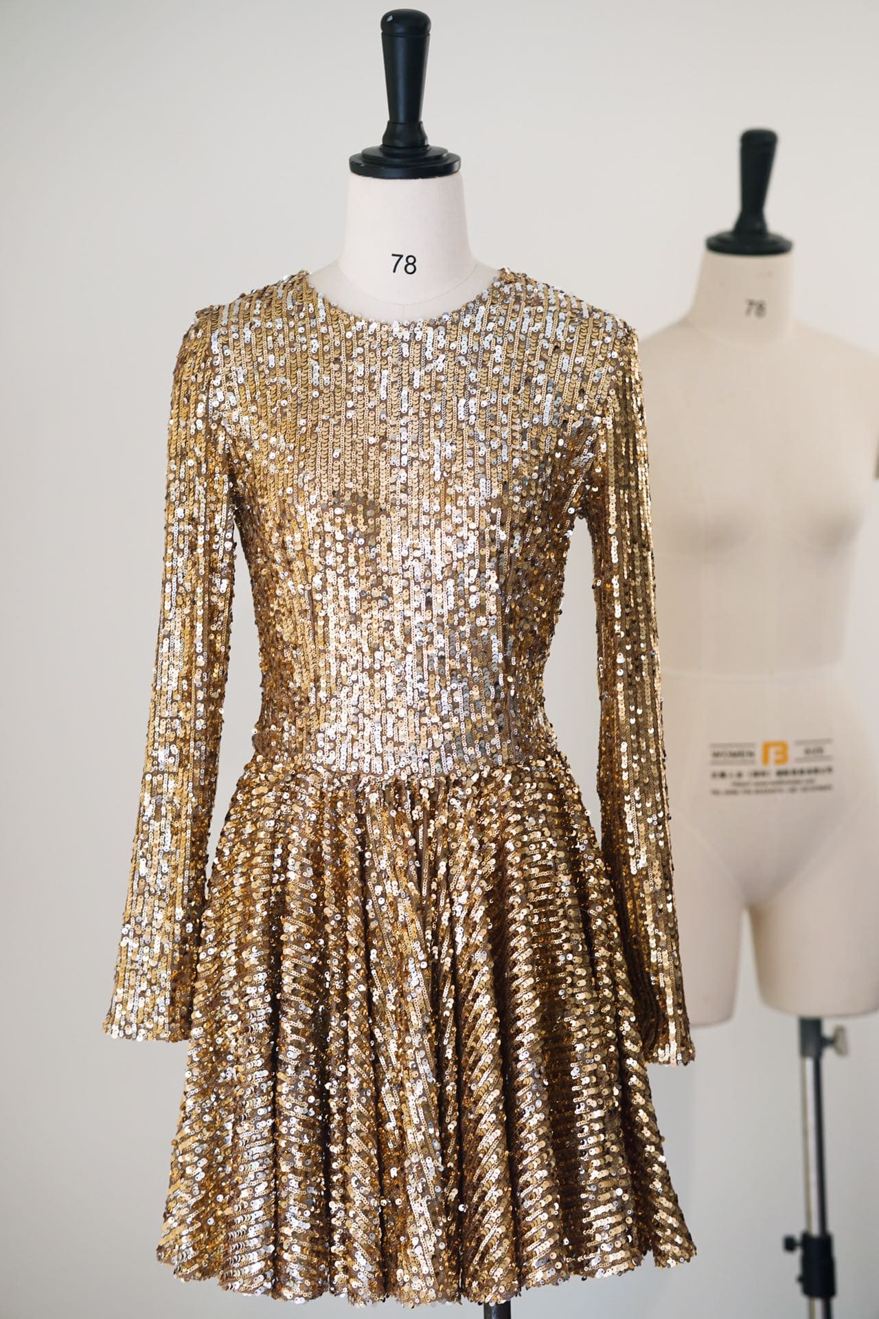 VÁY DOLCE & GABBANA ROUND NECK SEQUIN PARTY MID DRESS High Classy