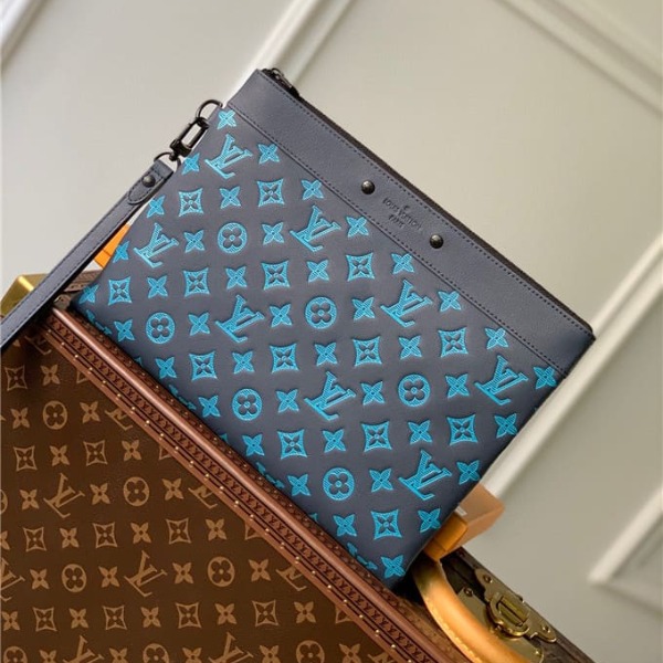 Túi LOUIS VUITTON pochette to-go bag unisex