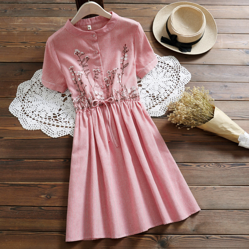 Váy Nữ Linen Thêu Hoa Ngắn Tay
