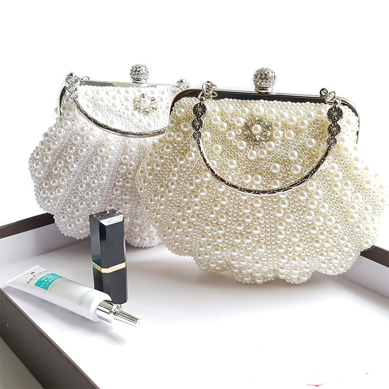 Clutch Ngọc Trai Hình Sò Có Quai