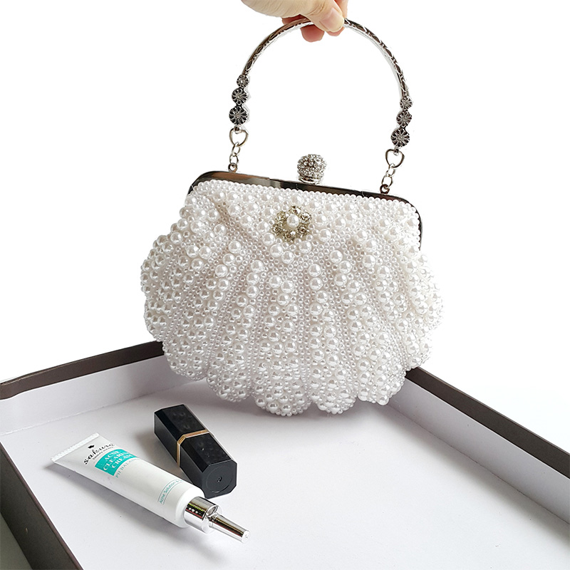 Clutch Ngọc Trai Hình Sò Có Quai