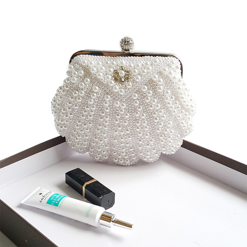 Clutch Ngọc Trai Hình Sò Có Quai