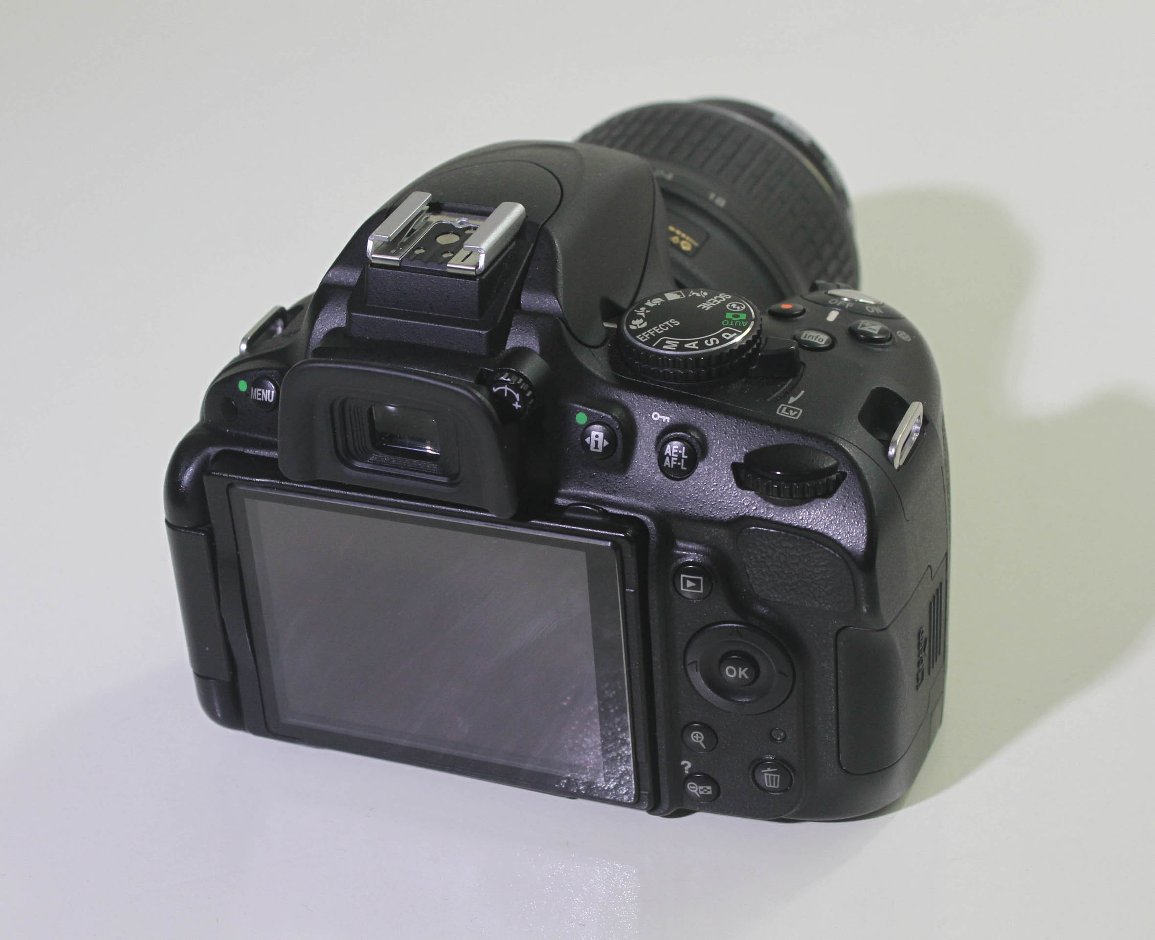 Nikon D5100 len kit 18-55mm VR