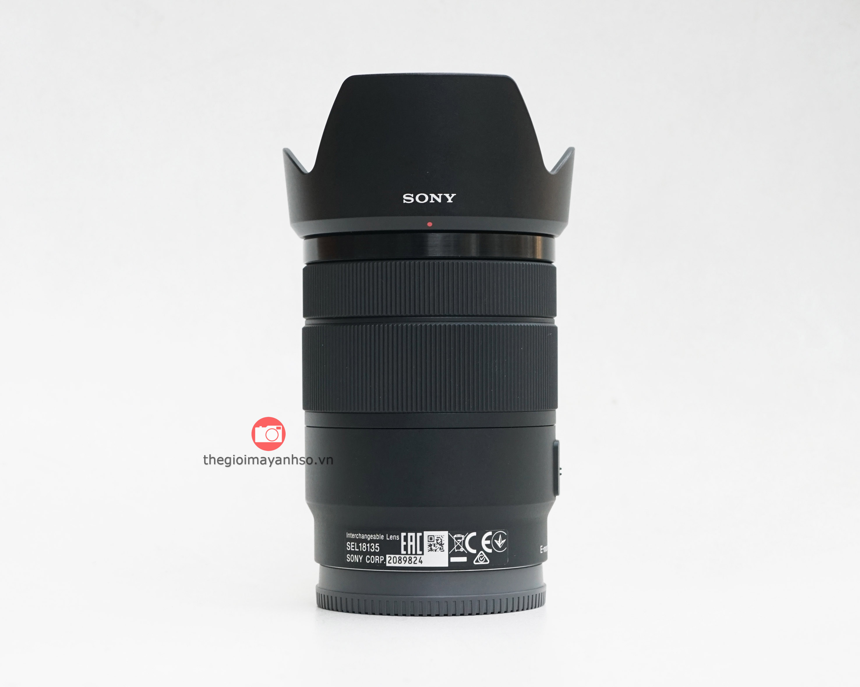 Ống kính Sony E 18-135mm f/3.5-5.6 OSS