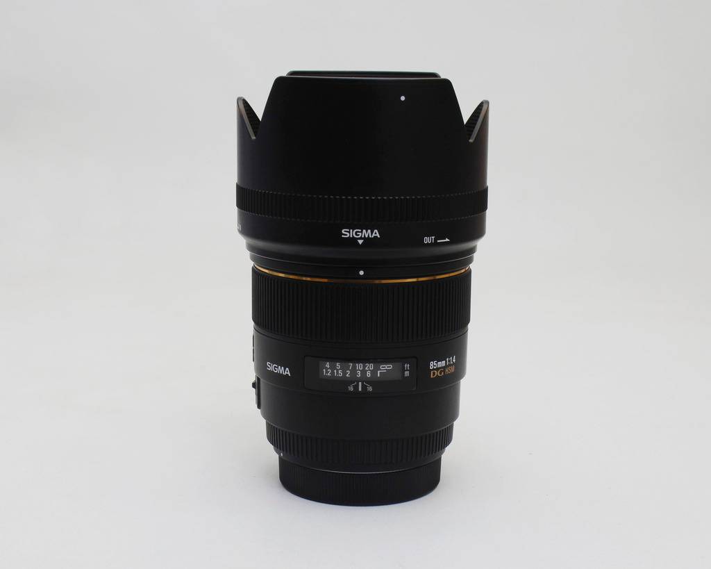 Sigma 85mm f/1.4 EX DG HSM Lens For Canon