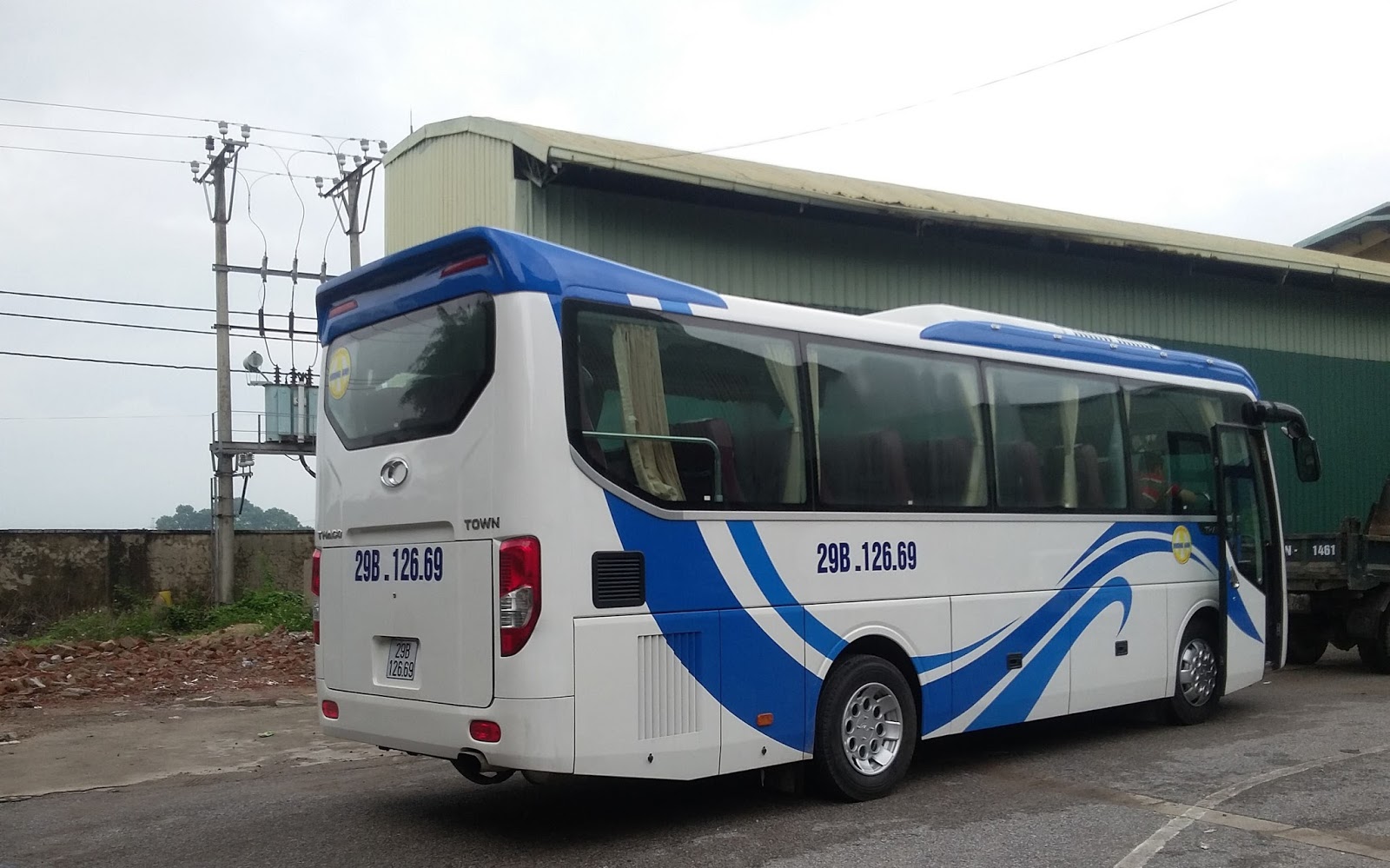 cho-thue-xe-35-cho-di-cao-bang