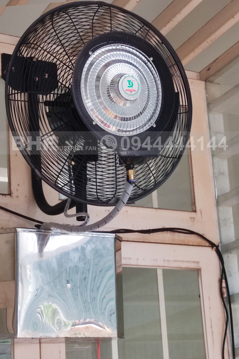 Quạt treo tường phun sương lắp đặt cho nhà xưởng công nghiệp