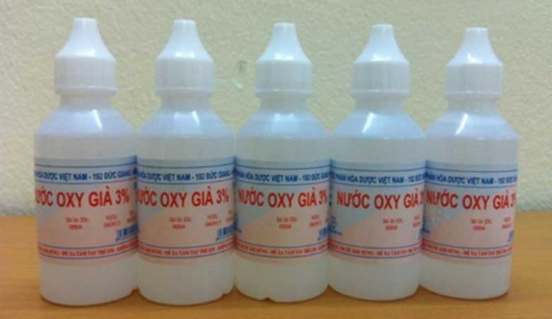 Tẩy trắng giày bằng oxy già siêu nhanh