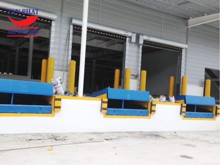 Sàn nâng thủy lực Tân Phát