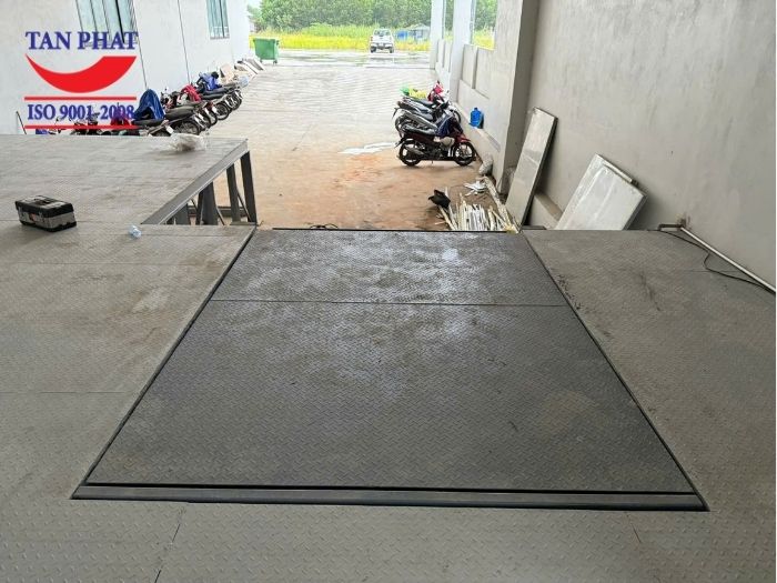 Tân Phát lắp đặt dock leveler 8 tấn Ninh Bình ở KCN Thái Hà