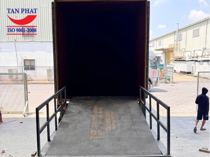 Tân phát lắp đặt dock leveler thủy lực 3 tấn không hố tại Bắc Ninh